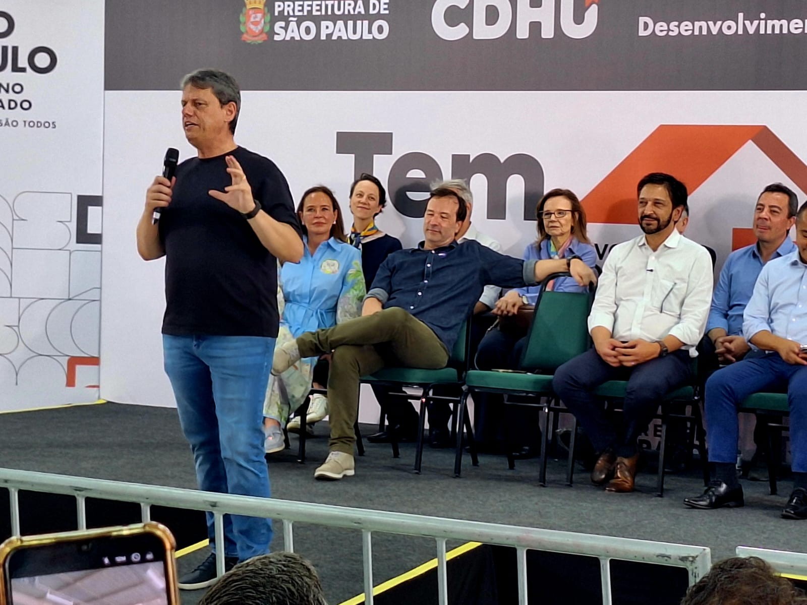 'Está todo mundo preocupado com a questão fiscal do Brasil', diz Tarcísio