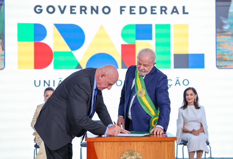 O presidente Lula em cerimônia que deu posse ao general Gonçalves Dias como chefe do GSI, em janeiro deste ano