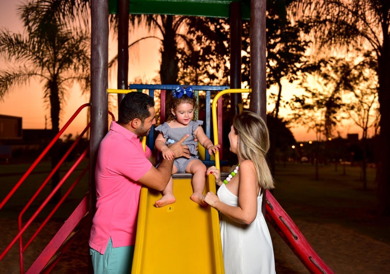 Casais brasileiros cruzam a fronteira para conseguir ter filhos