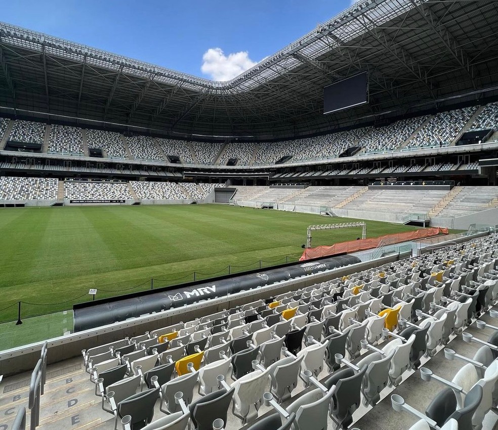 Arena MRV tem um setor sem cadeiras atrás de um dos gols, no anel inferior — Foto: Reprodução Instagram
