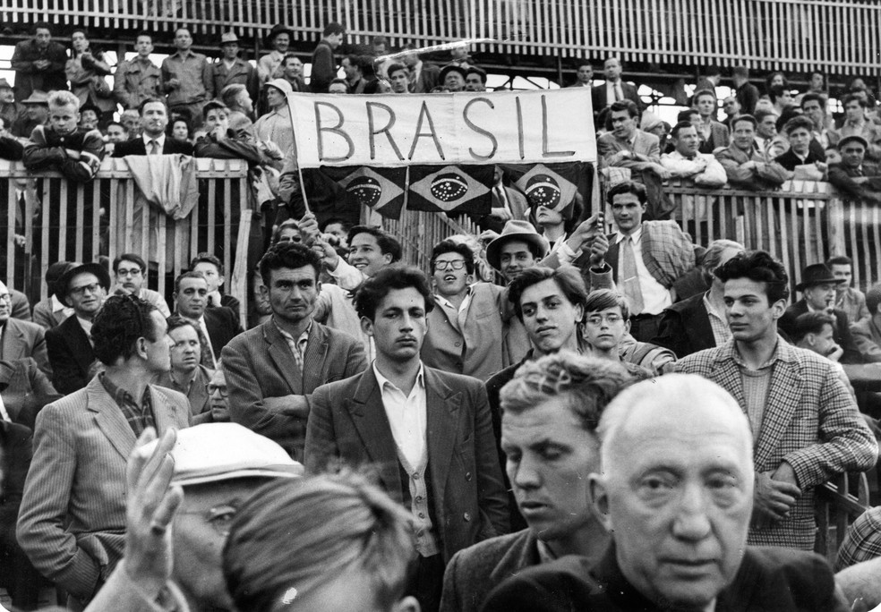 Torcida brasileira presente em Genebra no jogo do Braso contra a Hungria — Foto: José Santos / Agência O Globo