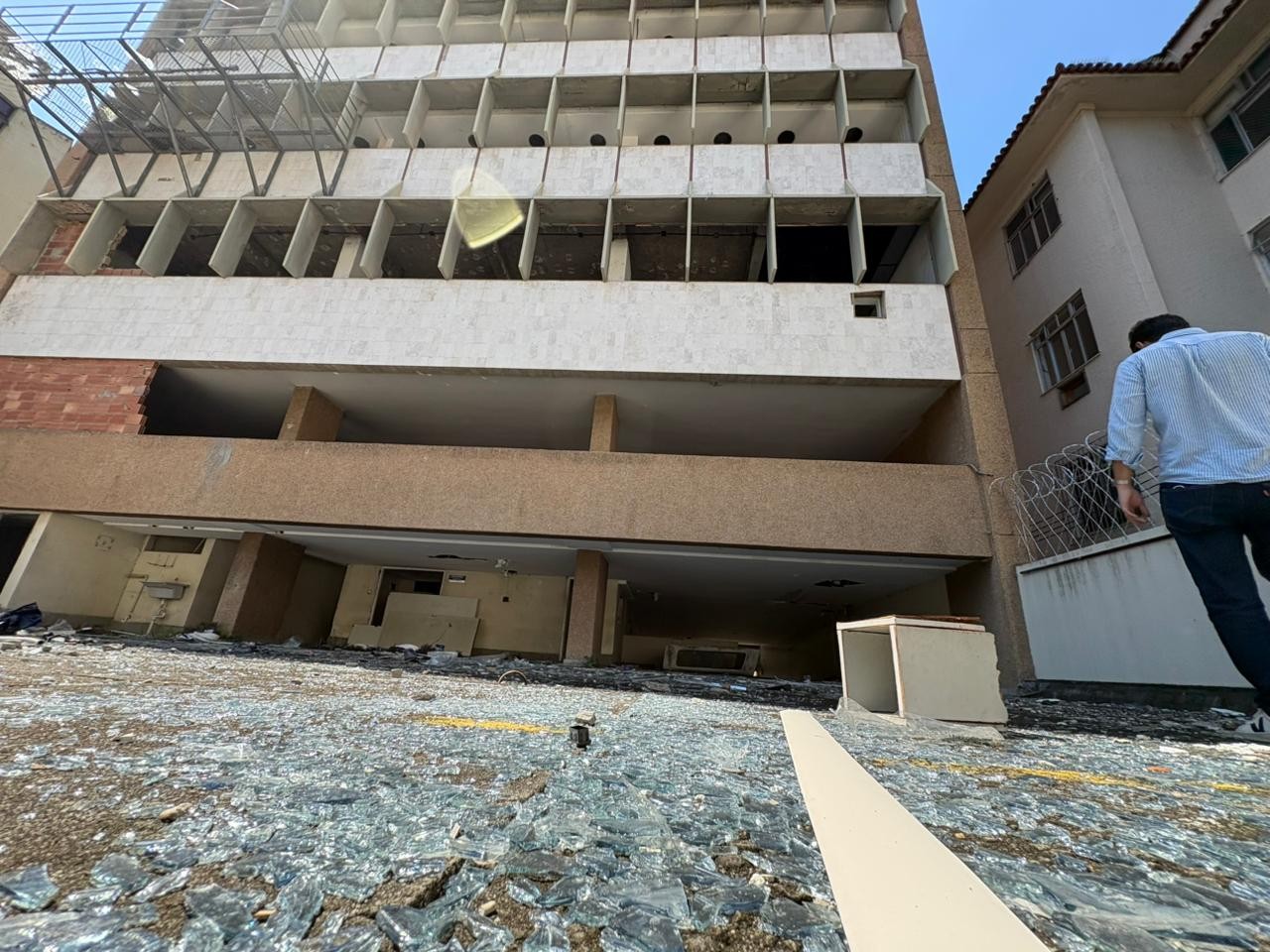 O estado de abandono do antigo prédio do Inmetro no Rio Comprido