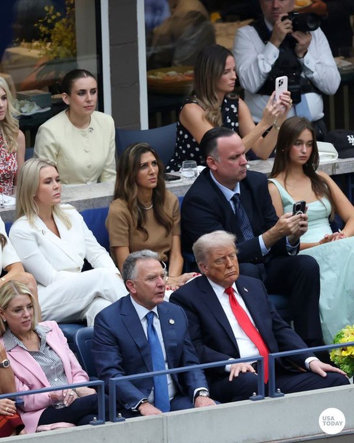 米国の決勝戦で遅延を引き起こした後、スタンドのトランプ「昼寝」