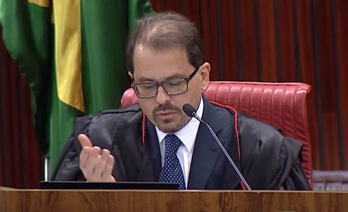 Ministro do TSE impede Nunes Marques de suspender canal ‘Exército do Lula’ sem aval do plenário