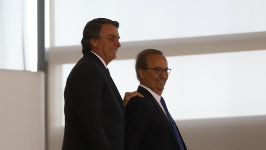 Bolsonarista, governador de SC recorre a deputados do PT para tentar conter greve