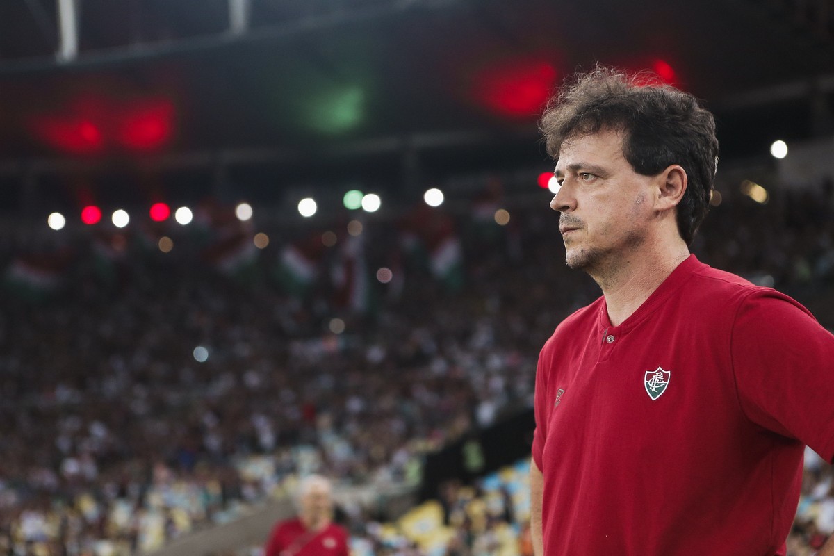 Diniz vê queda de pé para o Flamengo como novo ponto de partida do Fluminense para 2024