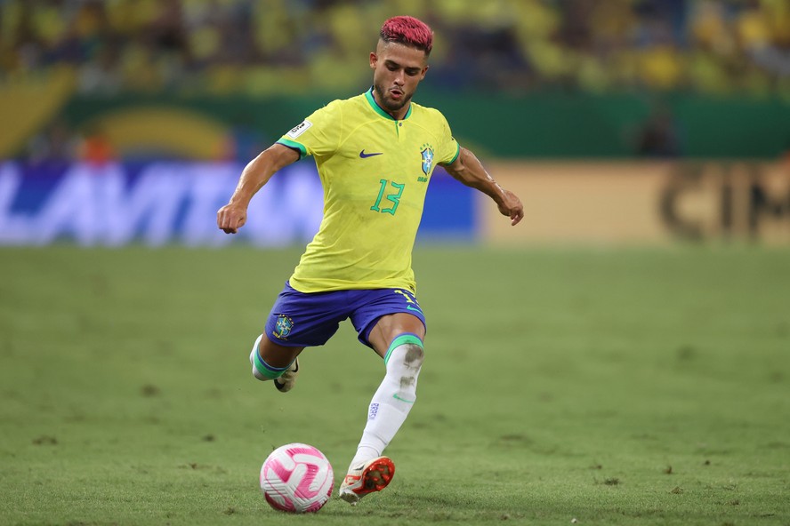 Yan Couto teve atuação segura na estreia na seleção brasileira principal, contra a Venezuela