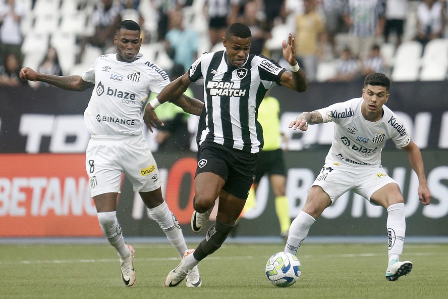 Com um jogador a menos, Botafogo sofre gol nos acréscimos e agora joga por  vitória simples para avançar à semi da Copa Paulista - Botafogo Futebol SA