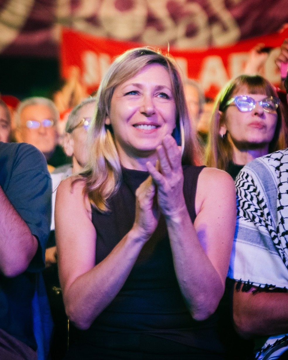 Myriam Bregman, advogada, deputada nacional e uma das principais líderes da Frente de Esquerda da Argentina, durante evento em Buenos Aires — Foto: Esquerda Diário