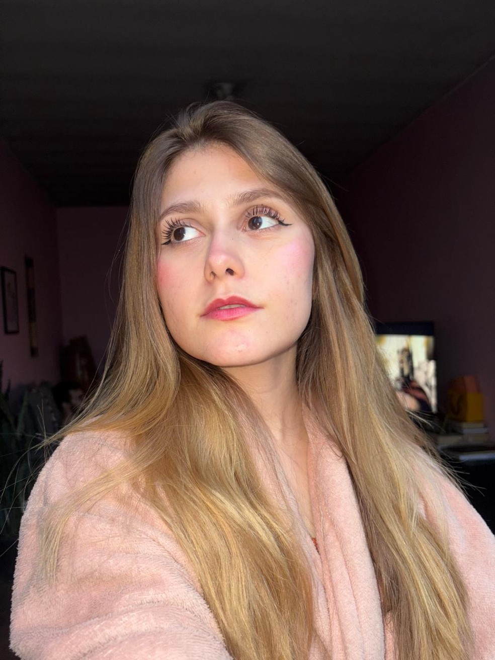 Brendioous Pink Pill: Brenda Reyes viralizou nas redes sociais ao compartilhar dicas de relacionamentos e autoestima para mulheres — Foto: Brenda Reyes