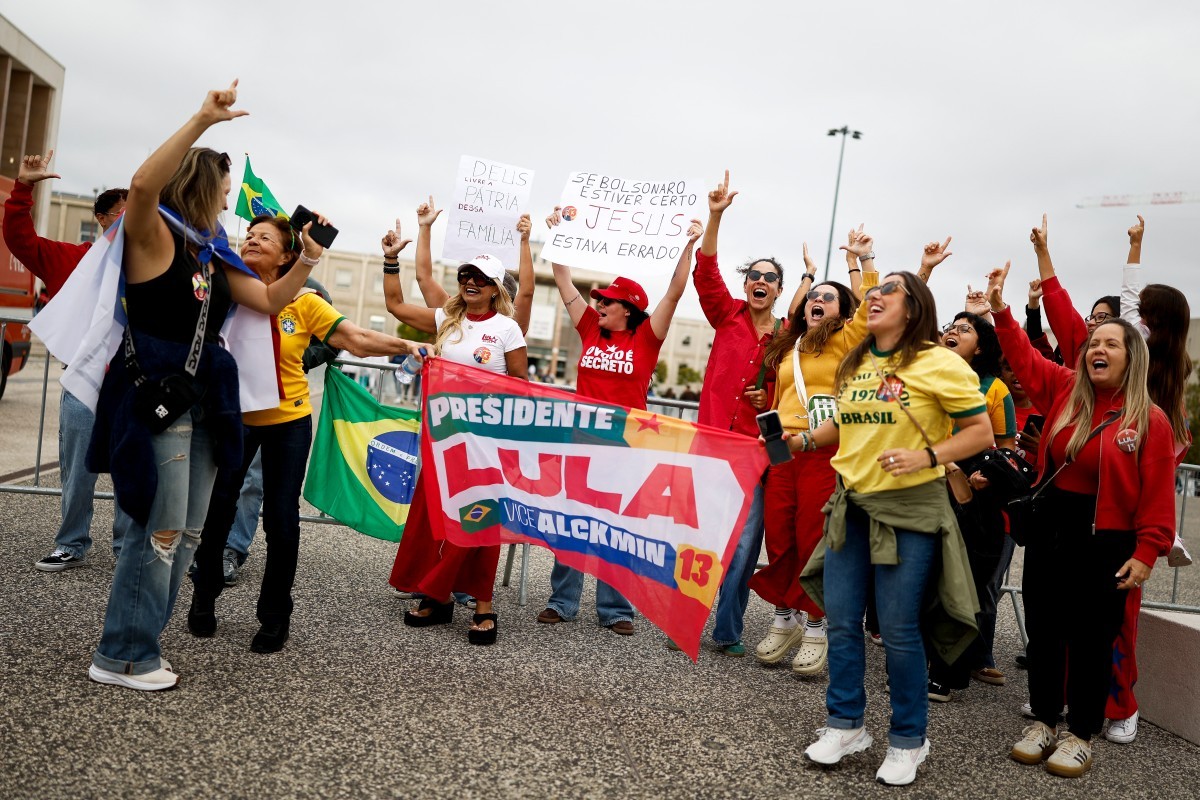 Em Portugal, adolescente que apoia Lula é agredida na votação em Lisboa - Foto
