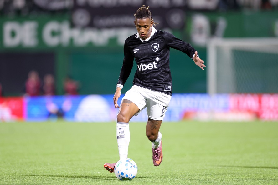 Danilo será desfalque do Botafoogo por 'motivos pessoais'
