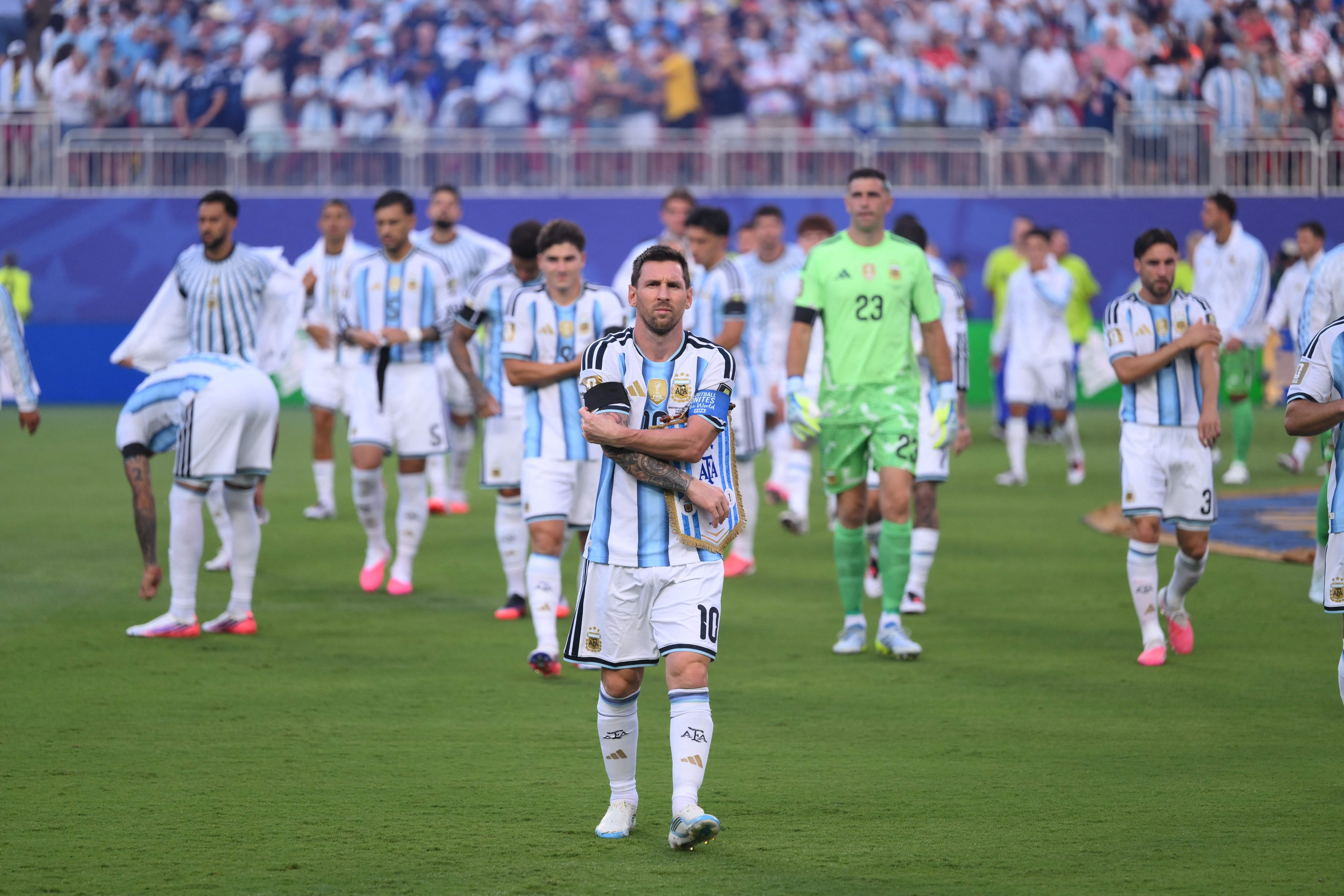 Messi é cobrado por silêncio em casos de racismo na Copa