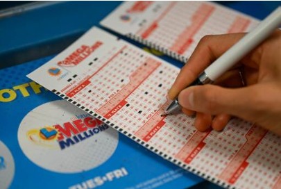 Mega Millions acumula e sorteia prêmio inédito de quase R$ 2 bilhões; saiba como apostar na loteria americana