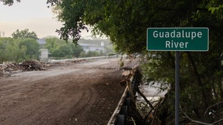 Ponte sobre o Rio Guadalupe em 5 de julho de 2025 em Center Point, Texas — Foto: Jim Vondruska/Getty Images/AFP
