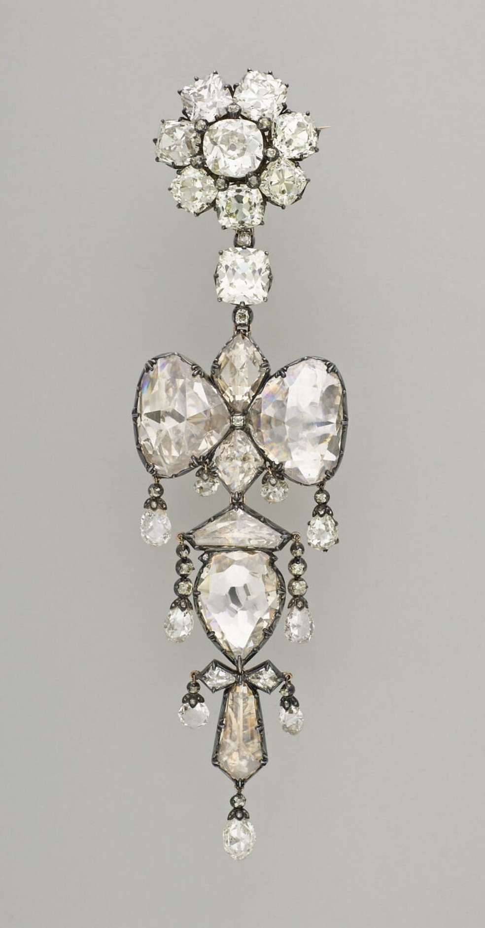 Broche relicário (1855, Bapst, Paul-Alfred) — Foto: Reprodução