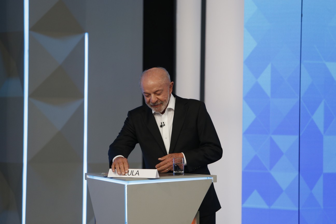 Como Lula perdeu o dedo? Após ironia de Flávio no debate da TV Globo, saiba como foi o acidente de trabalho do petista