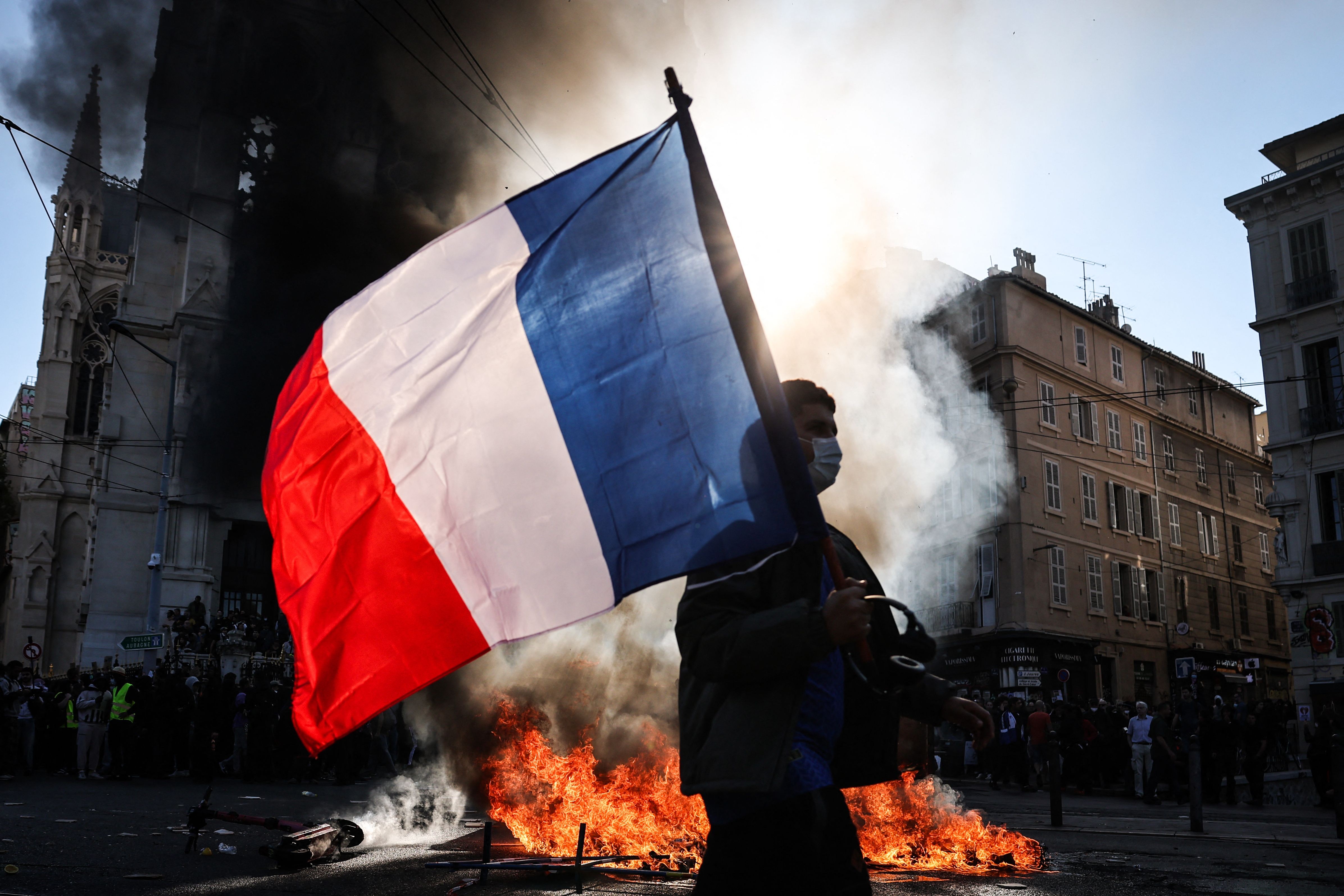 O que se sabe sobre os protestos na França e qual a disputa ideológica em torno dos atos de violência? Entenda