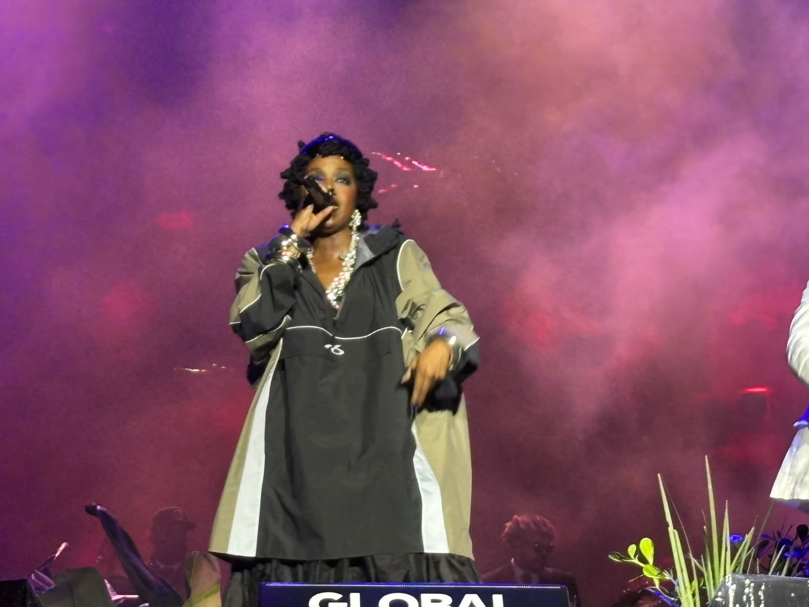 Lauryn Hill embala hits em show gratuito para milhares de fãs no Global Citizen Live Rio