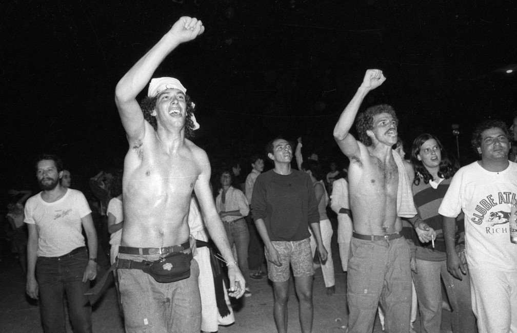 Os jogadores Casagrande e Alemão, durante show no Circo Voador. em Guadalajara — Foto: Hipólito Pereira / Agência O Globo
