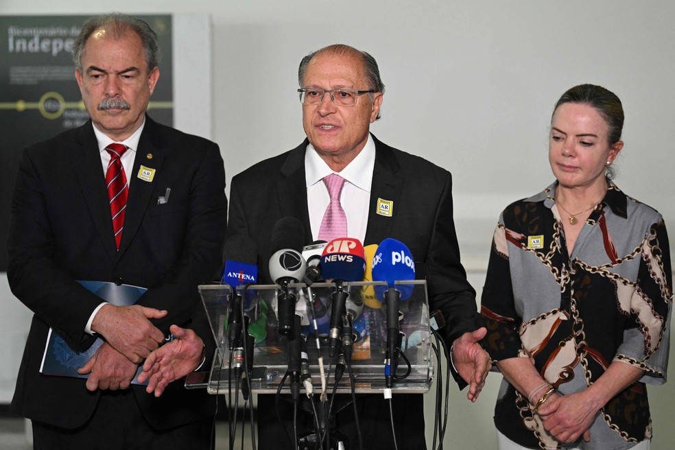 Alckmin diz que conversa com integrantes do governo Bolsonaro 'foi bastante proveitosa' e 'muito objetiva' — Foto: EVARISTO SA / AFP
