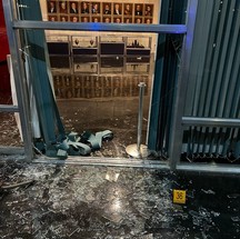Invasores quebraram vidraças das sedes dos Três Poderes — Foto: Divulgação