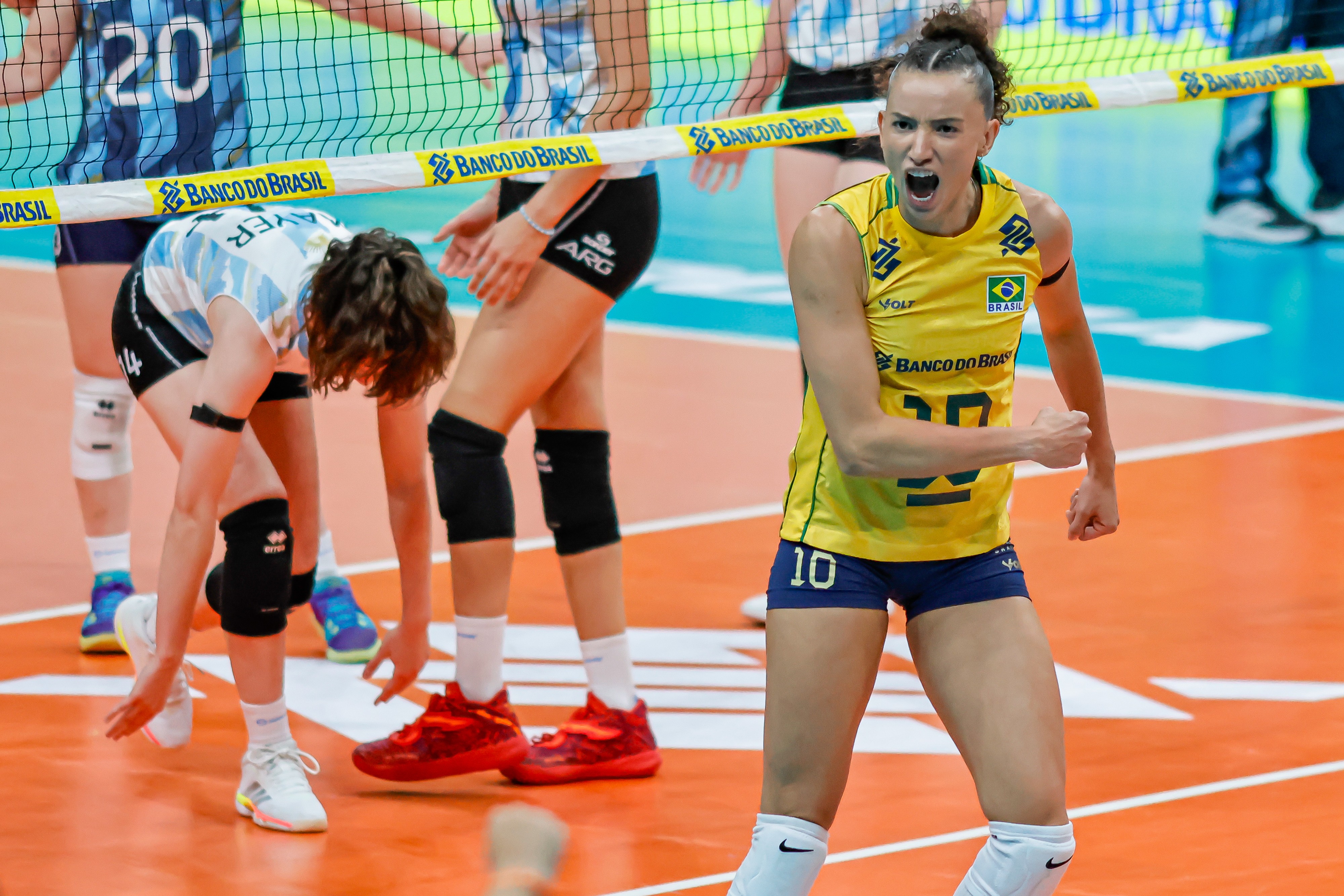 Capit da seleo de vlei Gabi monta equipe prpria e | Esportes | QTU Notícias