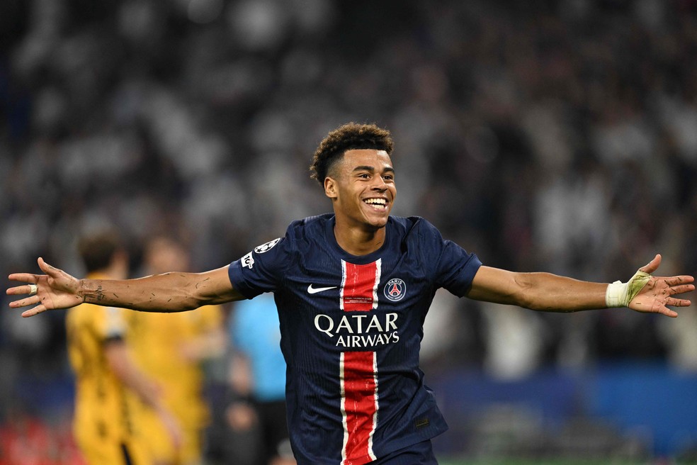 Doué foi heroi do título inédito do PSG — Foto: INA FASSBENDER / AFP