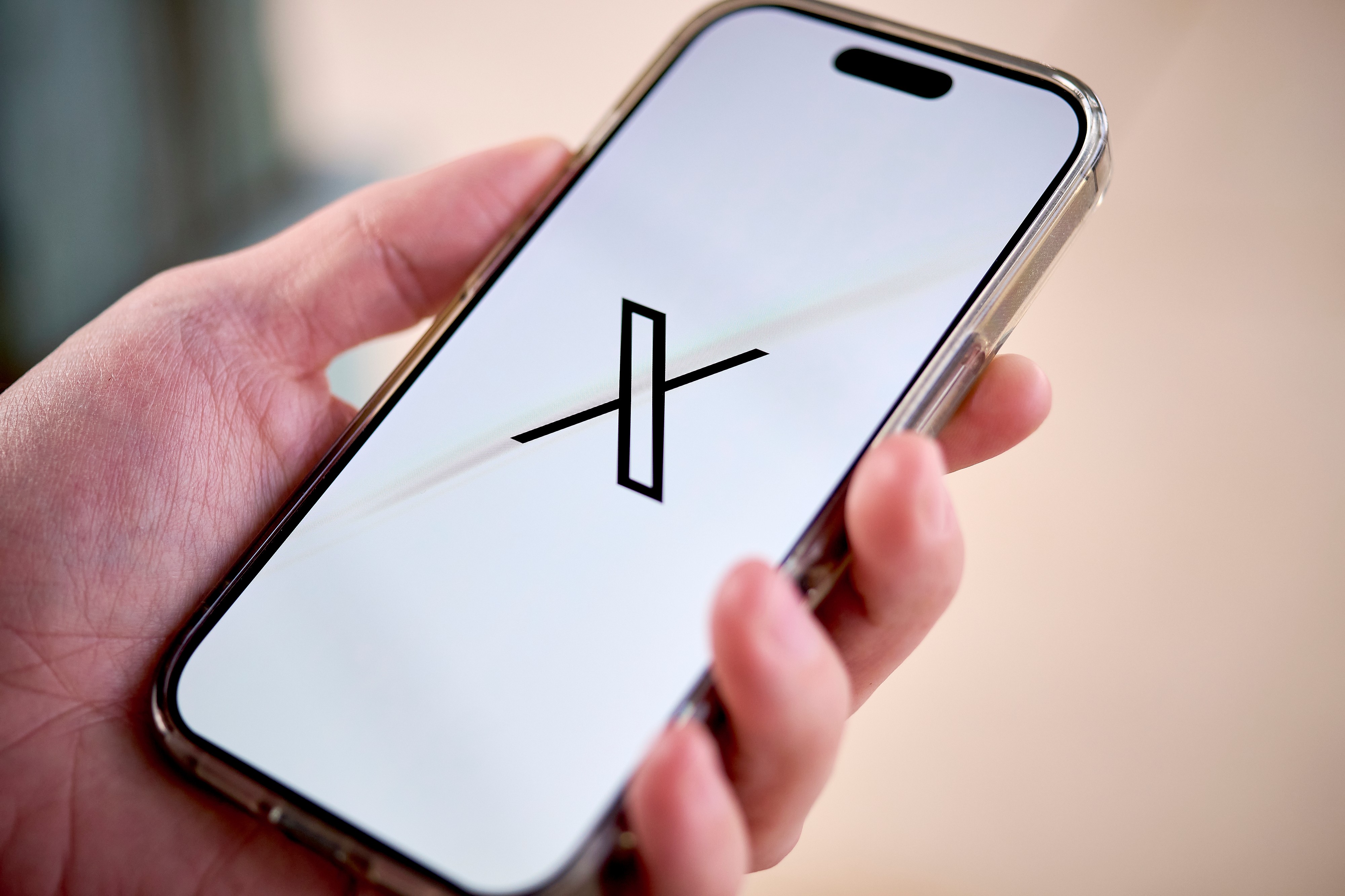 Musk que transformar X em superapp e planeja oferecer cartões de débito e crédito este ano, diz jornal