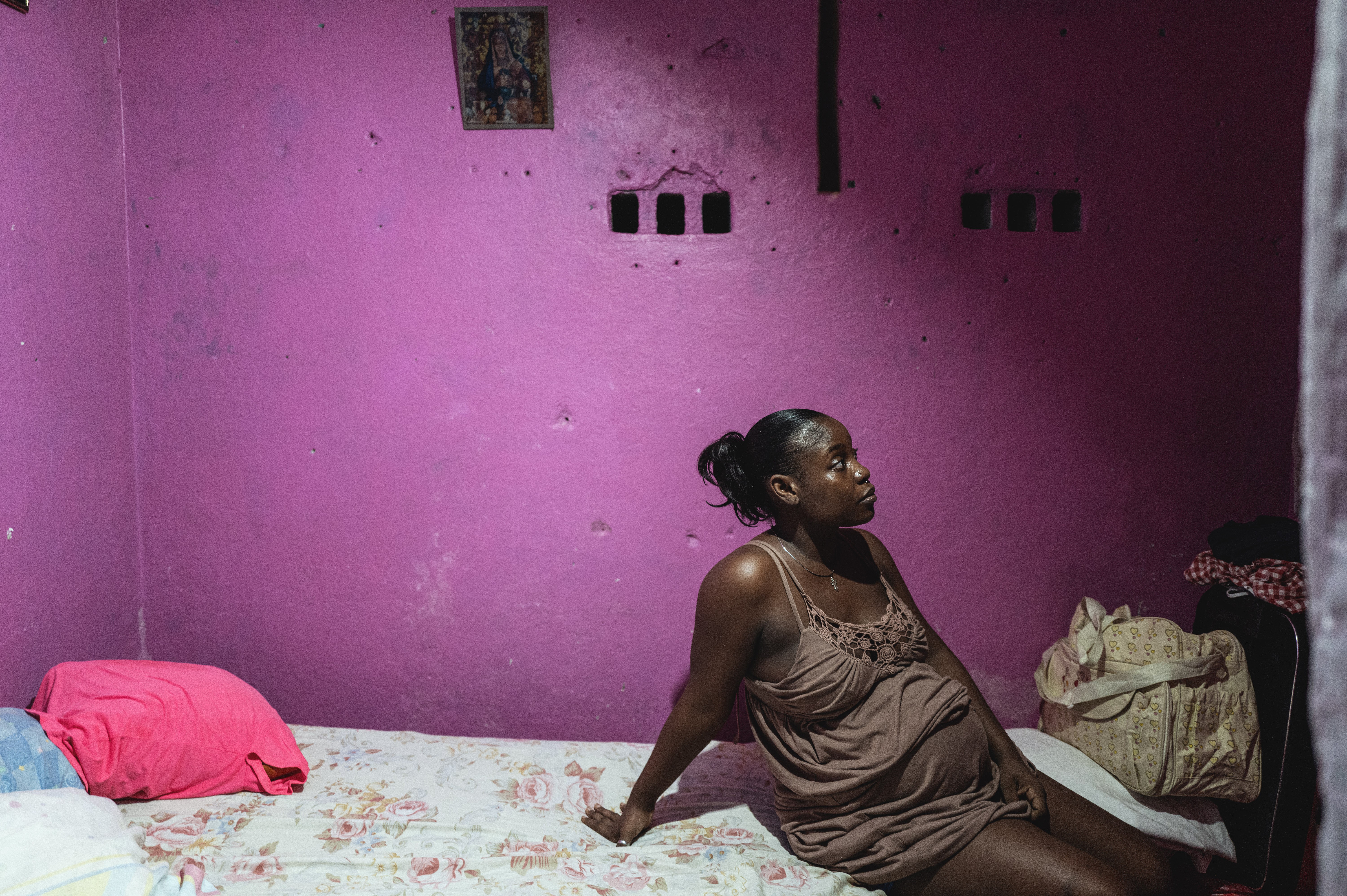Com medo da deportação, mães haitianas dão à luz às escondidas na República Dominicana