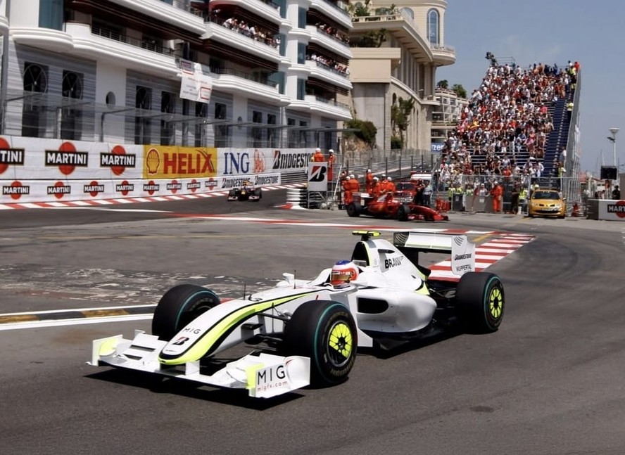 Rubens Barrichello pilotanto o chassi 001/01 em no Grande Prêmio de Mônaco