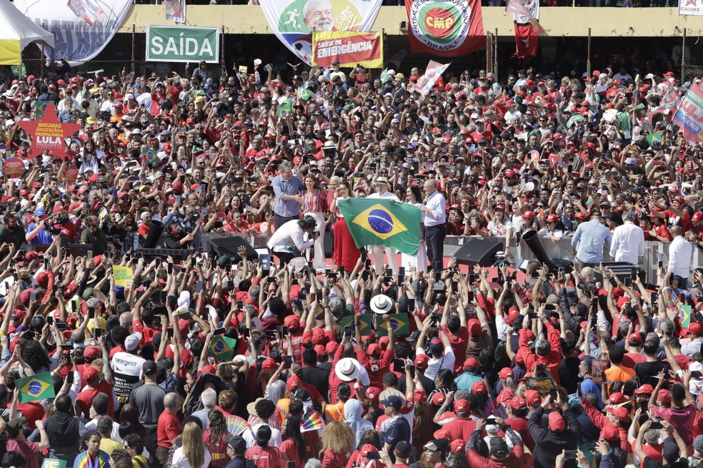 Primeiro ato da campanha da reeleição do presidente Lula no estádio da Vila Euclides, em São Bernardo do Campo — Foto: Edilson Dantas / O Globo