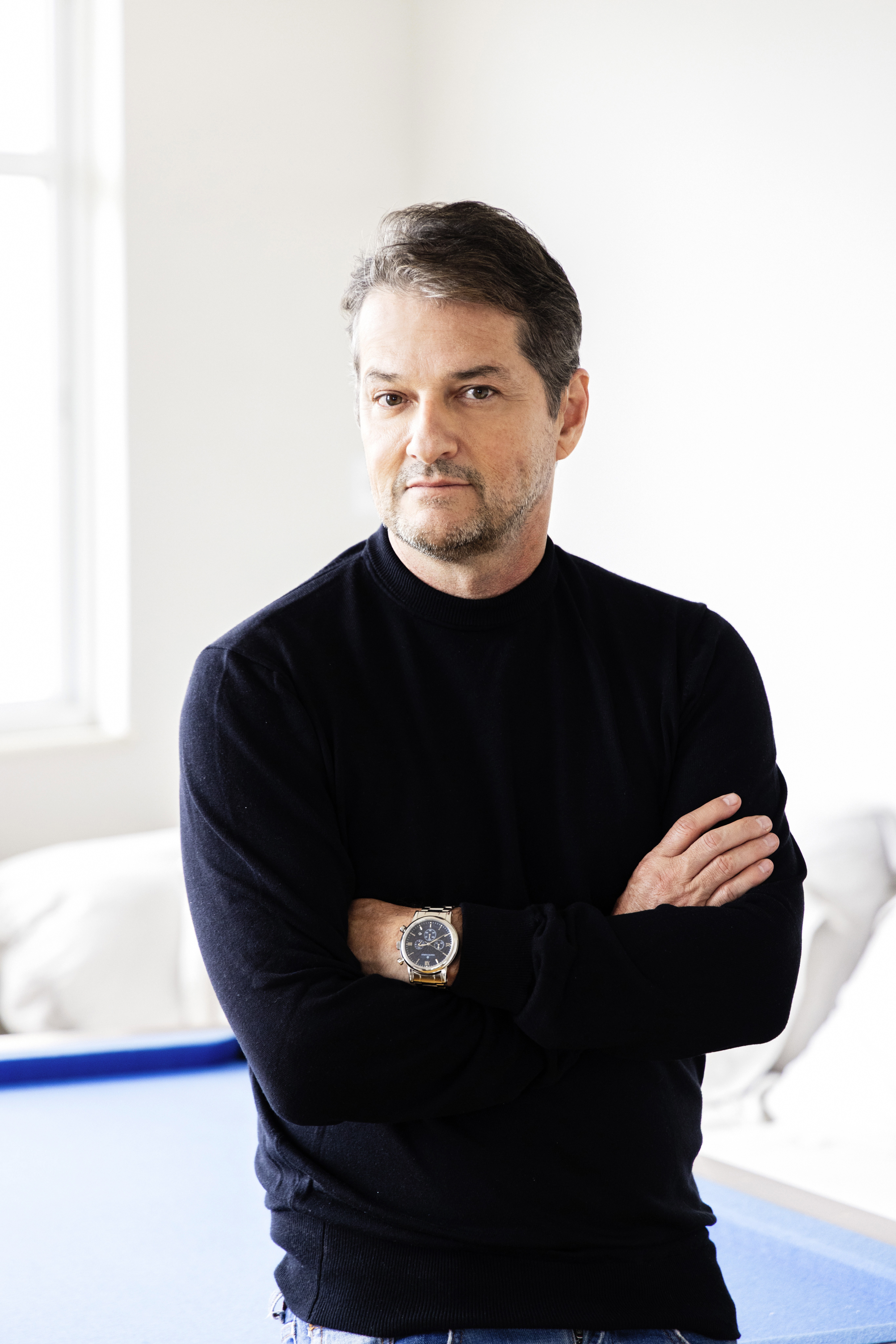 Marcelo Serrado fala sobre luto, envelhecimento e livro sobre batalha contra crises de pânico: 'É apavorante'