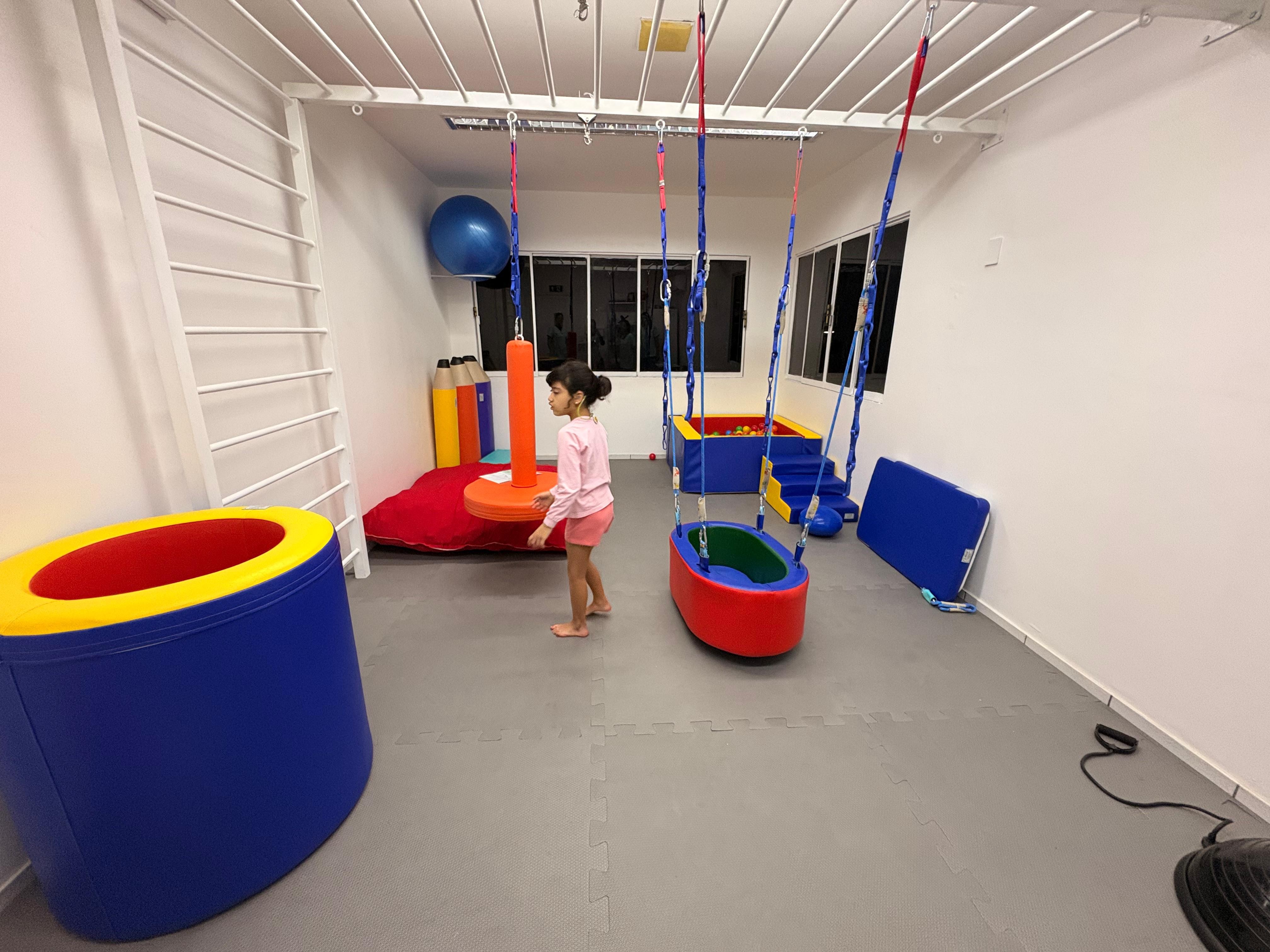 Clínica especializada em autismo abre no Maracanã com espaços que simulam situações do cotidiano