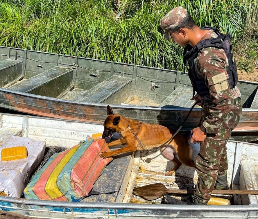 Barco no Rio Japur&aacute;: Ex&eacute;rcito apreendeu 93 quilos de maconha perto da Col&ocirc;mbia em 2024