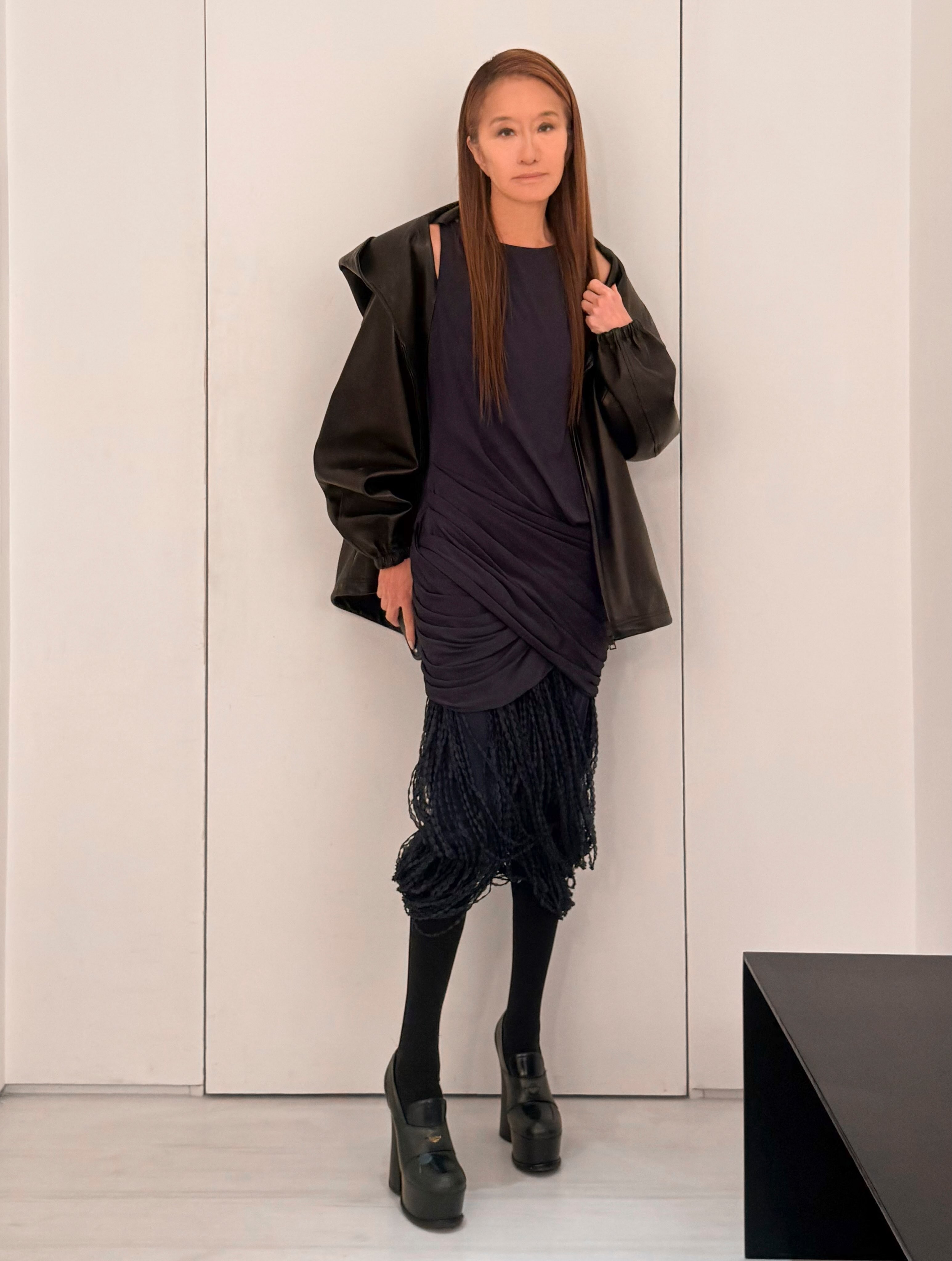 Aos 77 anos, Vera Wang compartilha rotina de cuidados com a pele 'bastante simples' com apenas dois passos