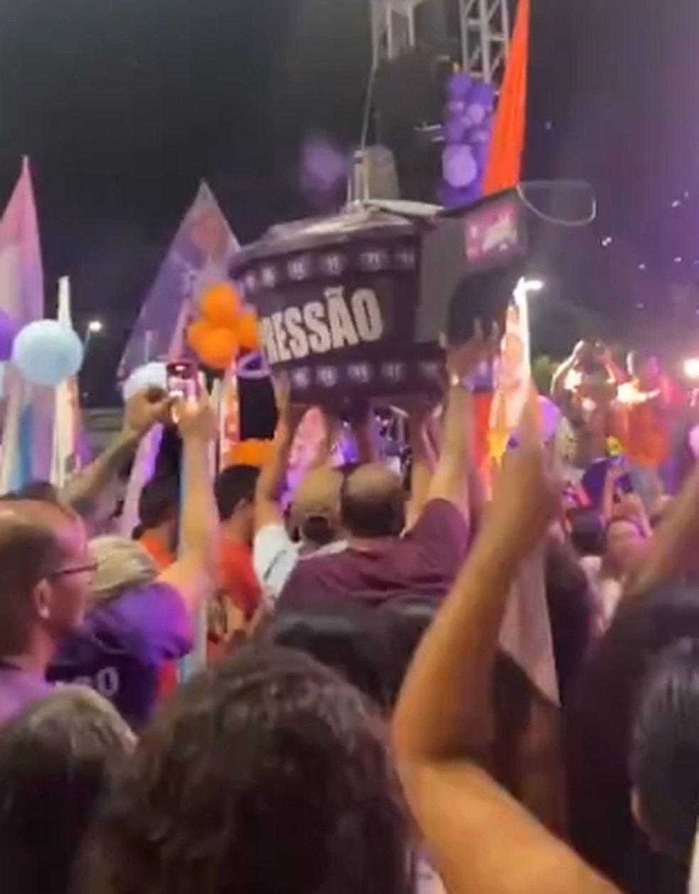 Comício da candidata a reeleição na prefeitura de Beberibe, no Ceará, Michele Queiroz (PP) — Foto: Reprodução