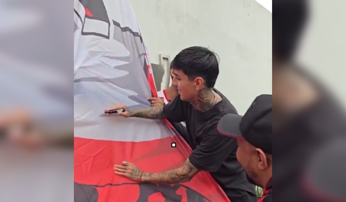Torcida do Flamengo homenageia Pulgar com bandeirão e volante retribui carinho
