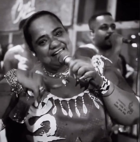 Morre aos 45 anos a cantora Débora Cruz, sobrinha de Arlindo Cruz e voz do samba carioca