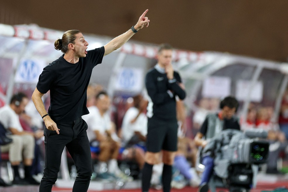 Filipe Luís assumiu o Monaco em julho de 2026 — Foto: VALERY HACHE / AFP