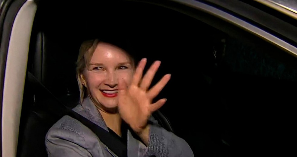 Elize Matsunaga em dezembro de 2021, quando deixou a cadeia em Trememb  Foto: Reproduo / TV Globo
