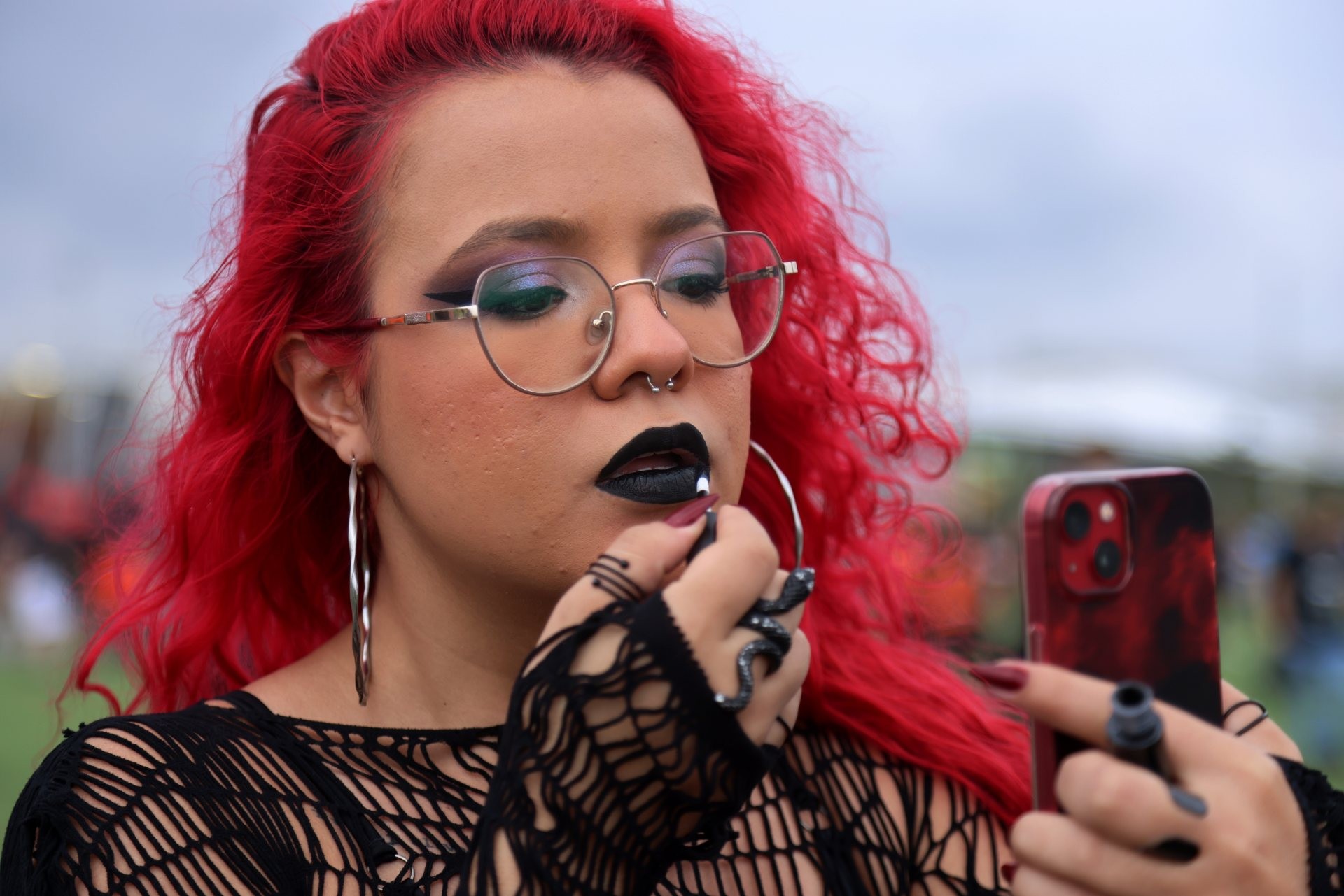Glam rock: Metaleiros ensinam truques para a maquiagem durar faça chuva ou faça sol - Foto