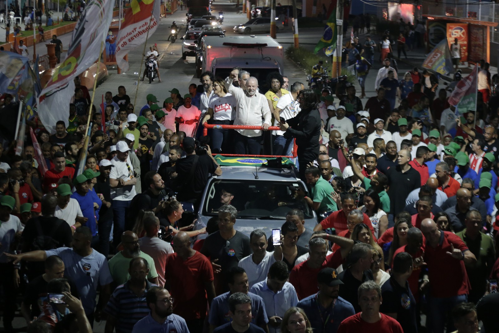 O ex-presidente Luiz Inácio Lula da Silva (PT) em ato de campanha em Belford Roxo, na Baixada Fluminense — Foto: Domingos Peixoto/Agência O Globo 