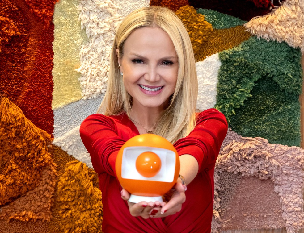 Eliana recebe de Xuxa a Luan Santana em sua mansão em Alphaville, onde