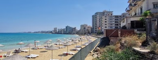 A história de Varosha, a praia cipriota que poderia ter sido um destino exclusivo, mas terminou em abandono — Foto: Reprodução