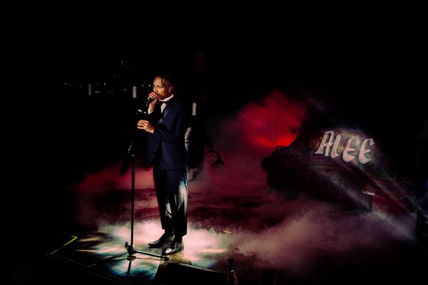 Rima, CAOS e malandragem: rapper Alee estreia nos palcos do Circo Voador