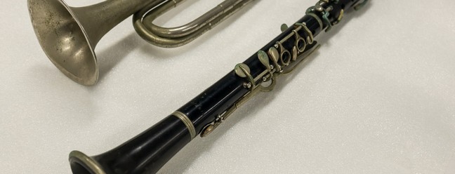 Instrumentos da Charanga: a primeira torcida organizada do clube. Foto: Gabriel de Paiva/Agência O Globo