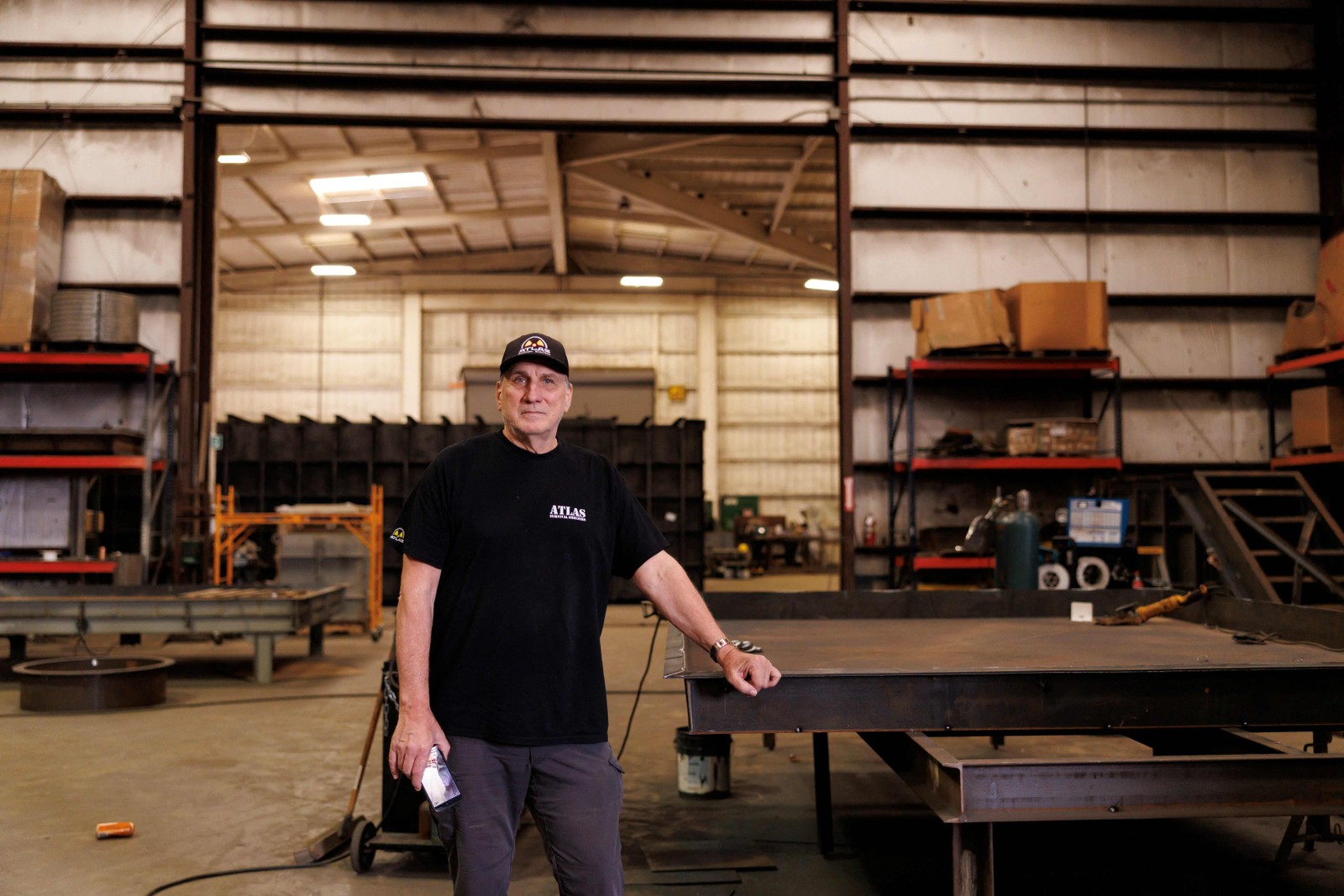 Ron Hubbard é dono da Atlas Survival Shelters, que oferece a construção de bunkers nos quintais de casas — Foto: Mark Felix/AFP