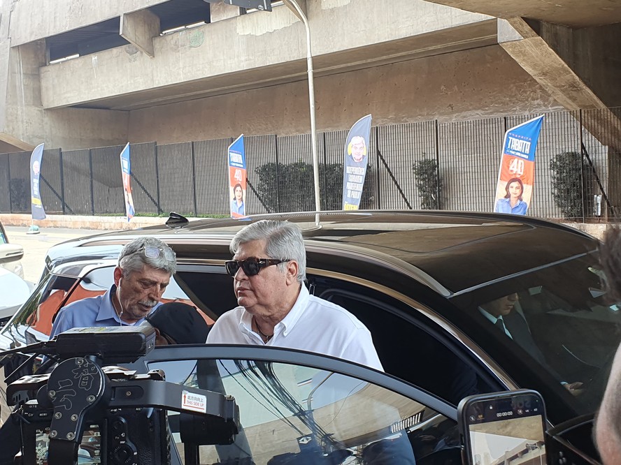 Datena supera a cadeirada, mas ainda é provocado pelo episódio nas ruas