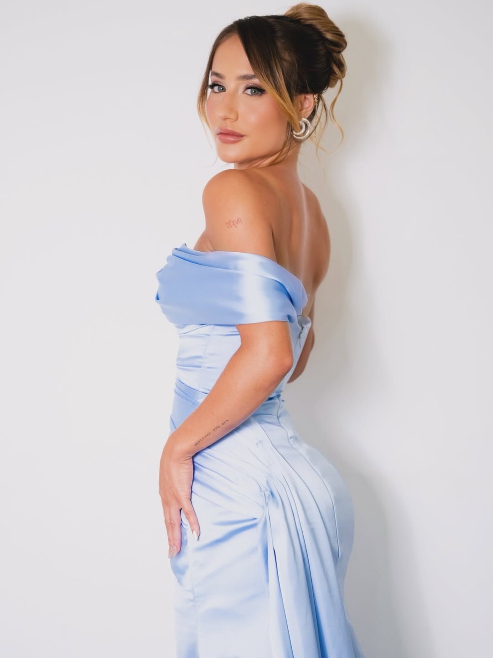 Look de Bruna Griphao no casamento de Lexa teve produção relâmpago e gerou polêmica — Foto: Divulgação @lacerdaffe